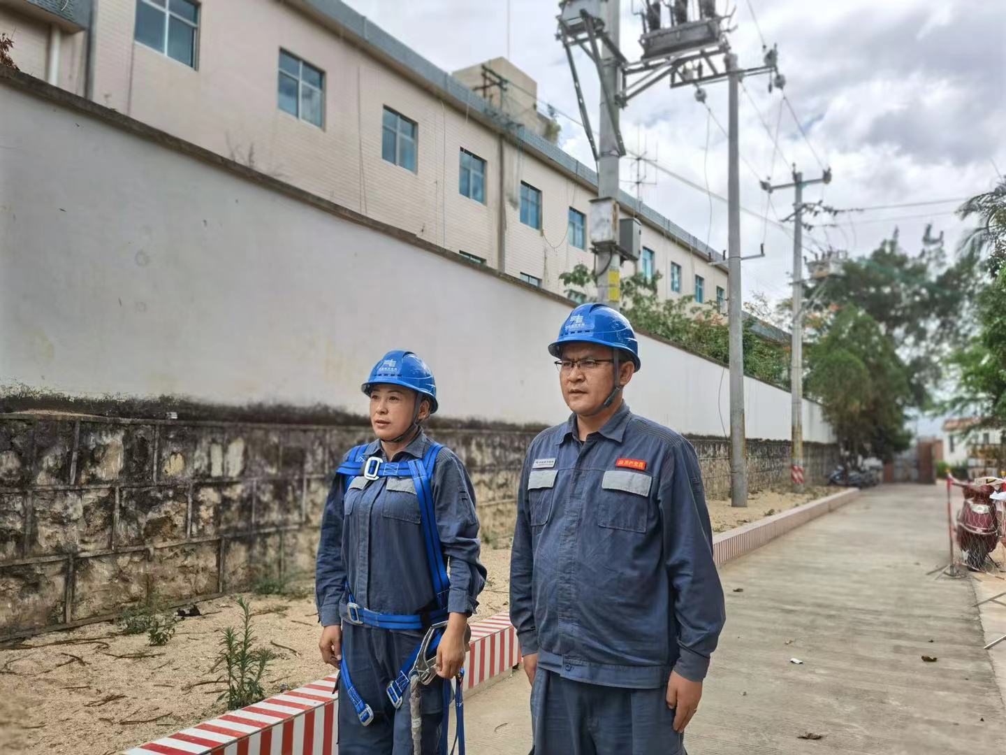 臨滄云縣供電局黨員帶頭開展崗評，促員工技能快速提升