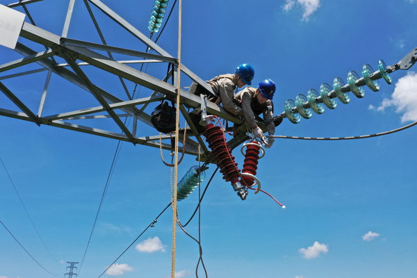 國網浦城縣供電公司連續(xù)鏖戰(zhàn)5天 確保百姓用電可靠