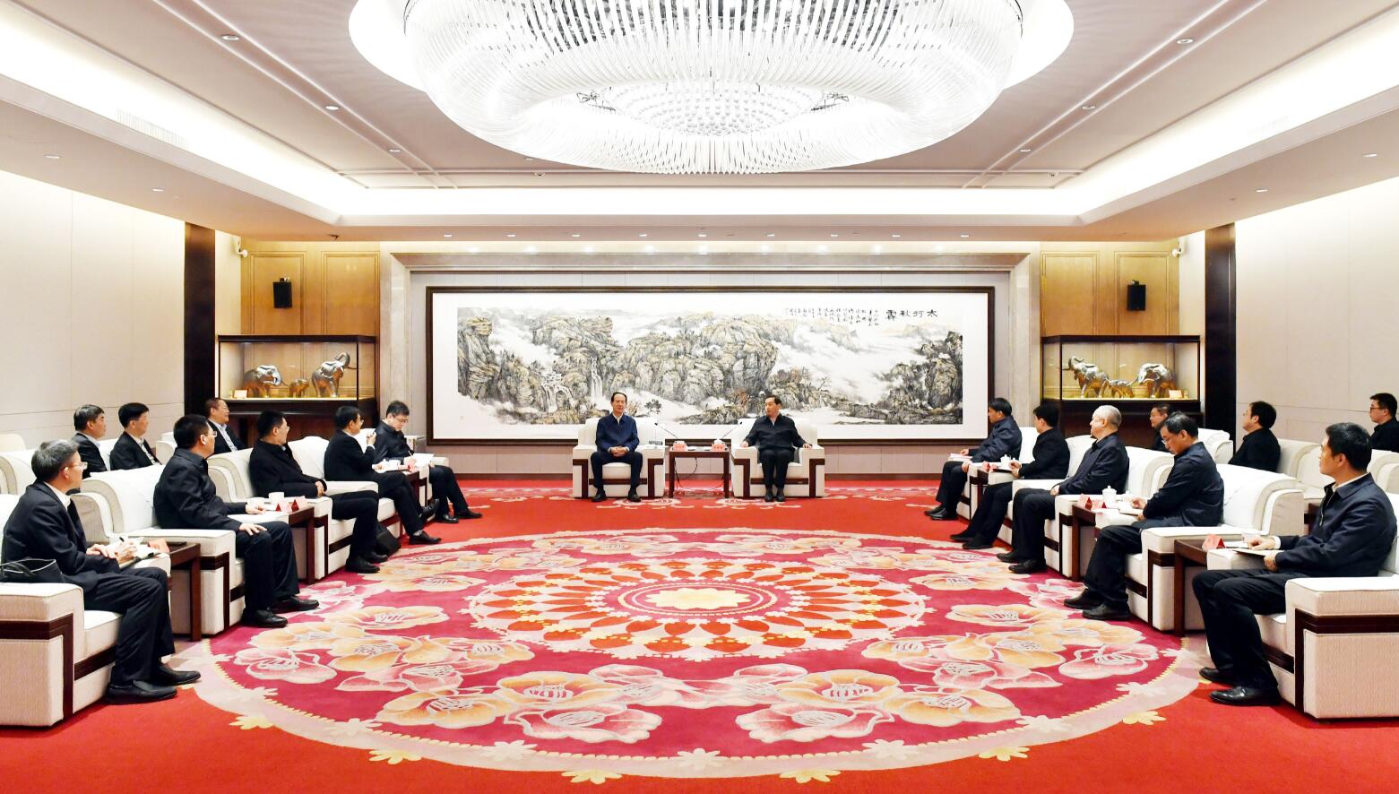中國(guó)電建黨委書記、董事長(zhǎng)丁焰章與河北省委常委、石家莊市委書記張超超會(huì)談
