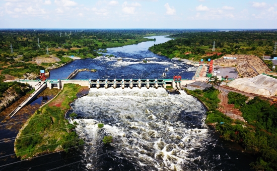 中國電建設(shè)計(jì)承建的烏干達(dá)最大水電站首臺機(jī)組并網(wǎng)發(fā)電