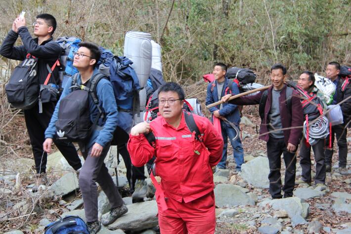 盛開在大巴山深處的“雪上花”——記中國能建陜西院寧夏-湖南±800千伏特高壓直流輸電線路工程大巴山無人區(qū)終勘定位