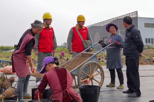 國(guó)網(wǎng)重慶電力主動(dòng)延伸供電服務(wù) 打造公開透明服務(wù)品牌