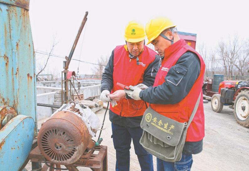 河南省博愛縣：幫助養(yǎng)牛場排除線路故障