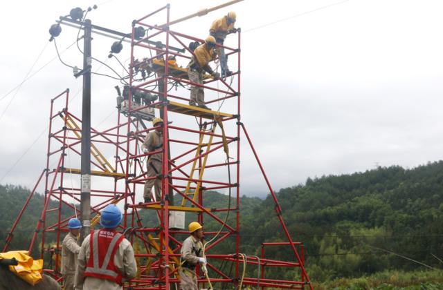 國網浦城供電公司區(qū)域協(xié)作“不停電” 提升客戶“獲得感”