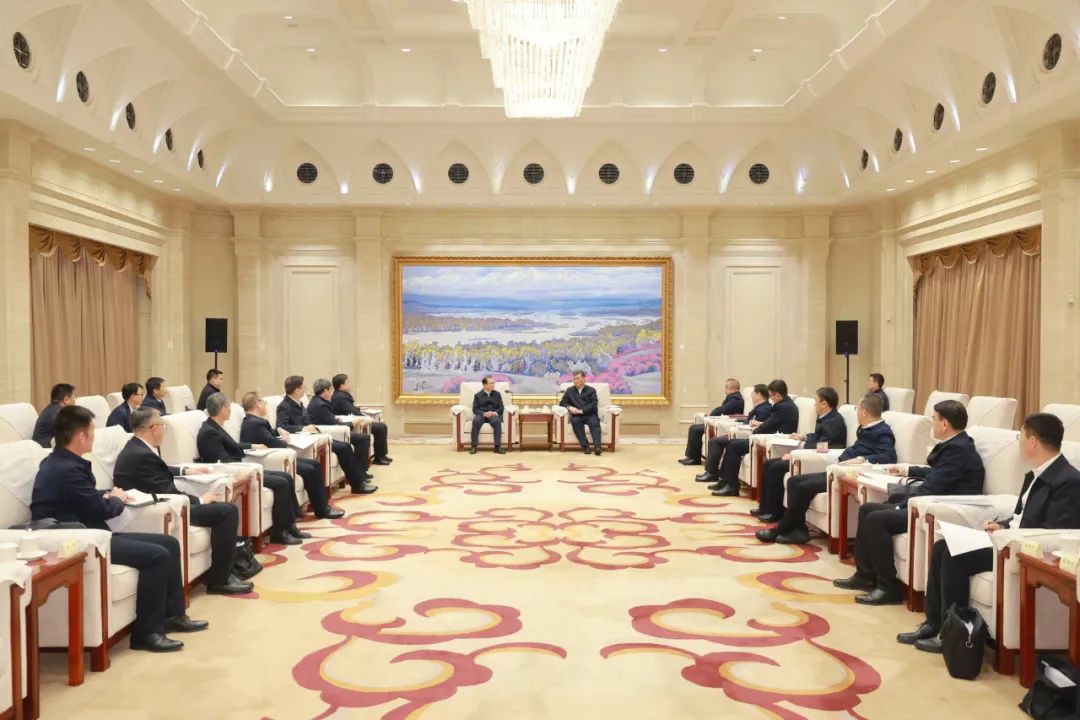 華電集團黨組書記、董事長江毅與新疆維吾爾自治區(qū)主要領(lǐng)導舉行會談