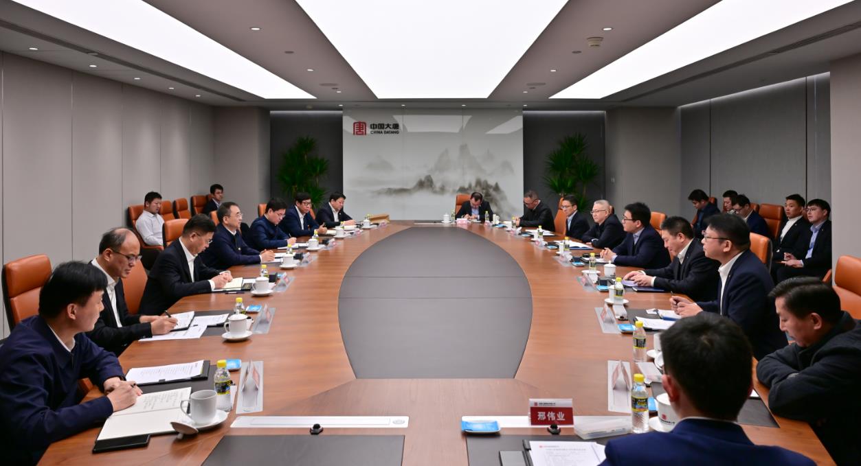 大唐集團黨組書記、董事長鄒磊與上海電氣黨委書記、董事長吳磊會談