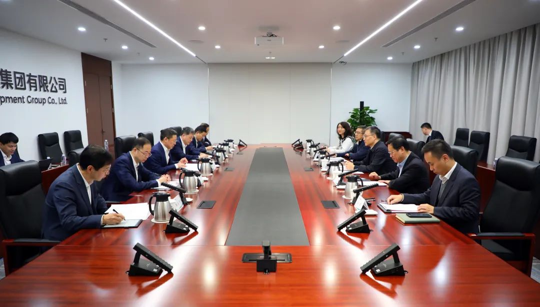 中國電氣裝備董事長李洪鳳、總經(jīng)理周群會(huì)見佛山市委書記唐屹峰