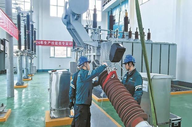 山西晉城供電研制組合器具，變壓器高壓套管吊裝無須登高