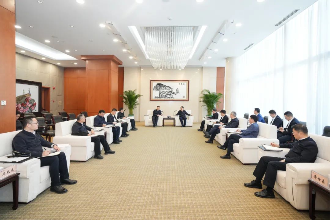 華能集團(tuán)董事長溫樞剛、總經(jīng)理張文峰會見哈電集團(tuán)董事長曹志安、總經(jīng)理黃偉