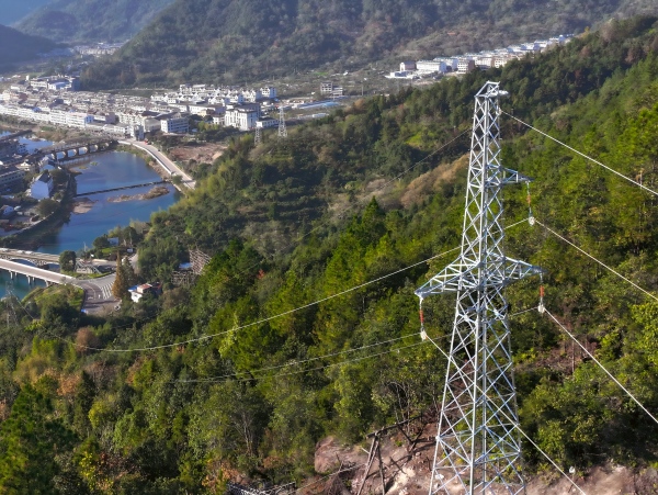 國網(wǎng)臺州市黃巖區(qū)供電公司：電網(wǎng)優(yōu)化再提升 迎峰度冬保穩(wěn)供