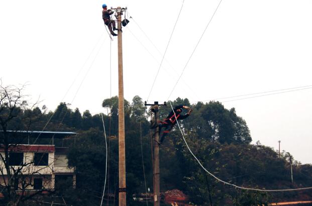 四川宜賓供電全力推進(jìn)新機(jī)場“快速通道”電力遷改工程